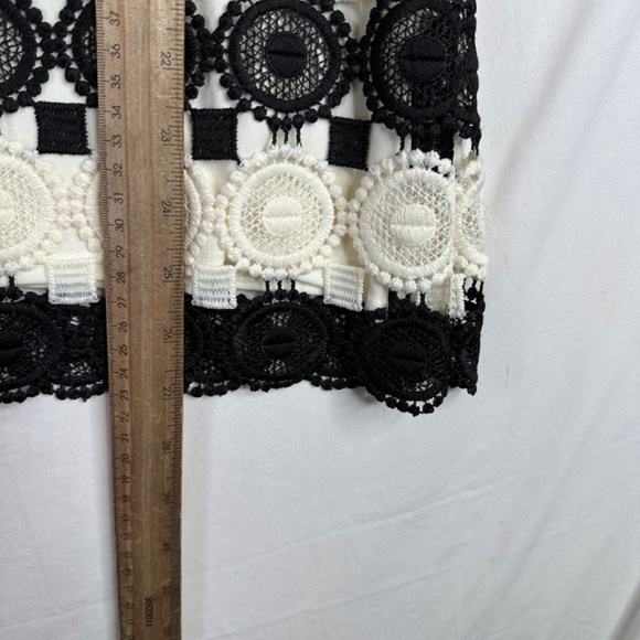 Charter Club Women’s Blouse Crochet Black/ Beige Short Sleeve Size‎ Medium - Picture 6 of 6